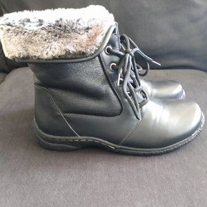 Wanderlust Danette Women's Boots Size 8 Like New Condition